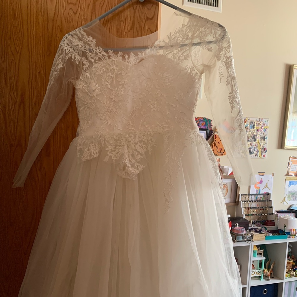 Flower girl dress. Perfect for size 7-8.